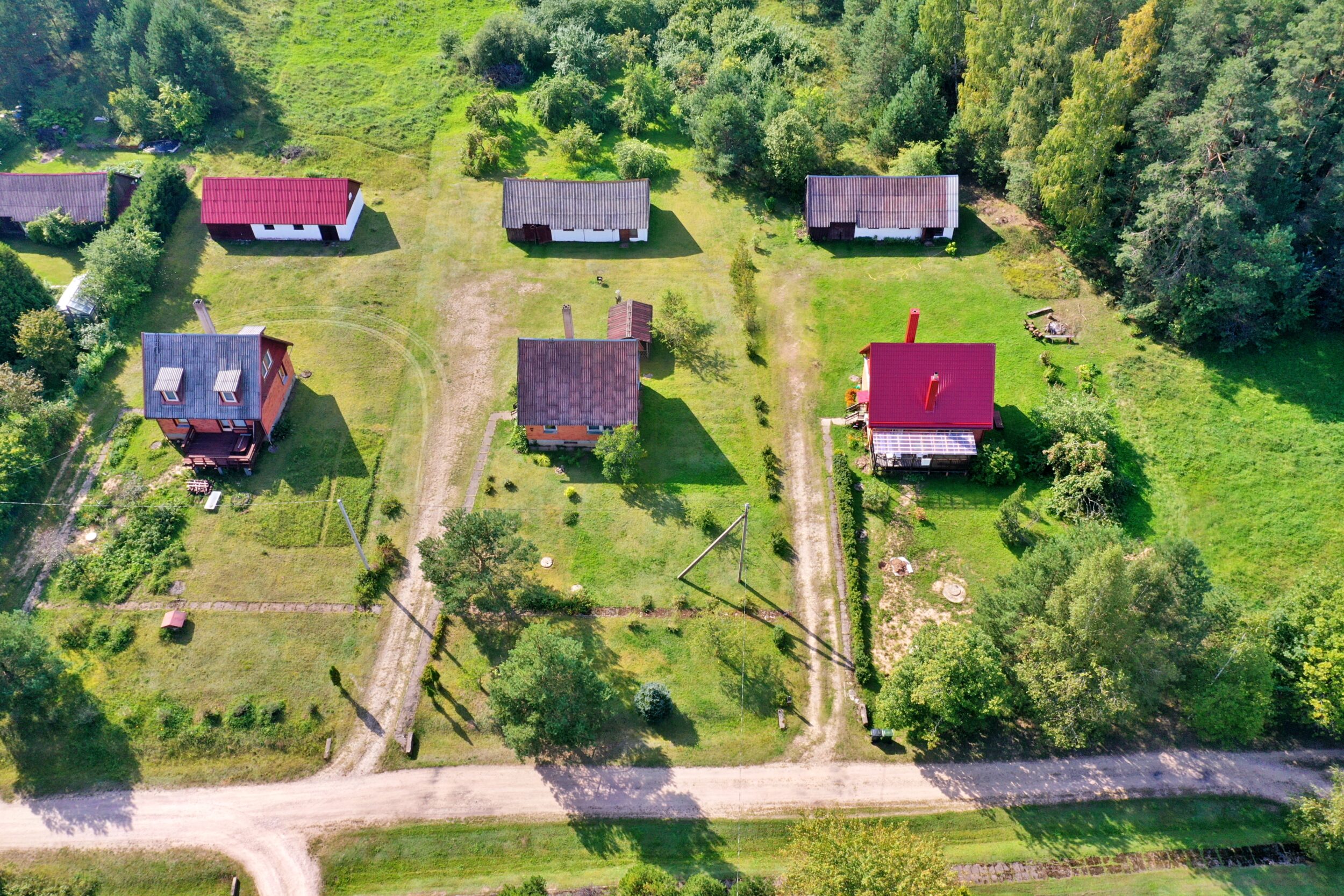 Parduodama prie nuostabaus grožio  ir žuvingų ežerų, pušynų apsuptyje, sodyba Ignalinos rajone, Švedriškės kaimo pakraštyje.