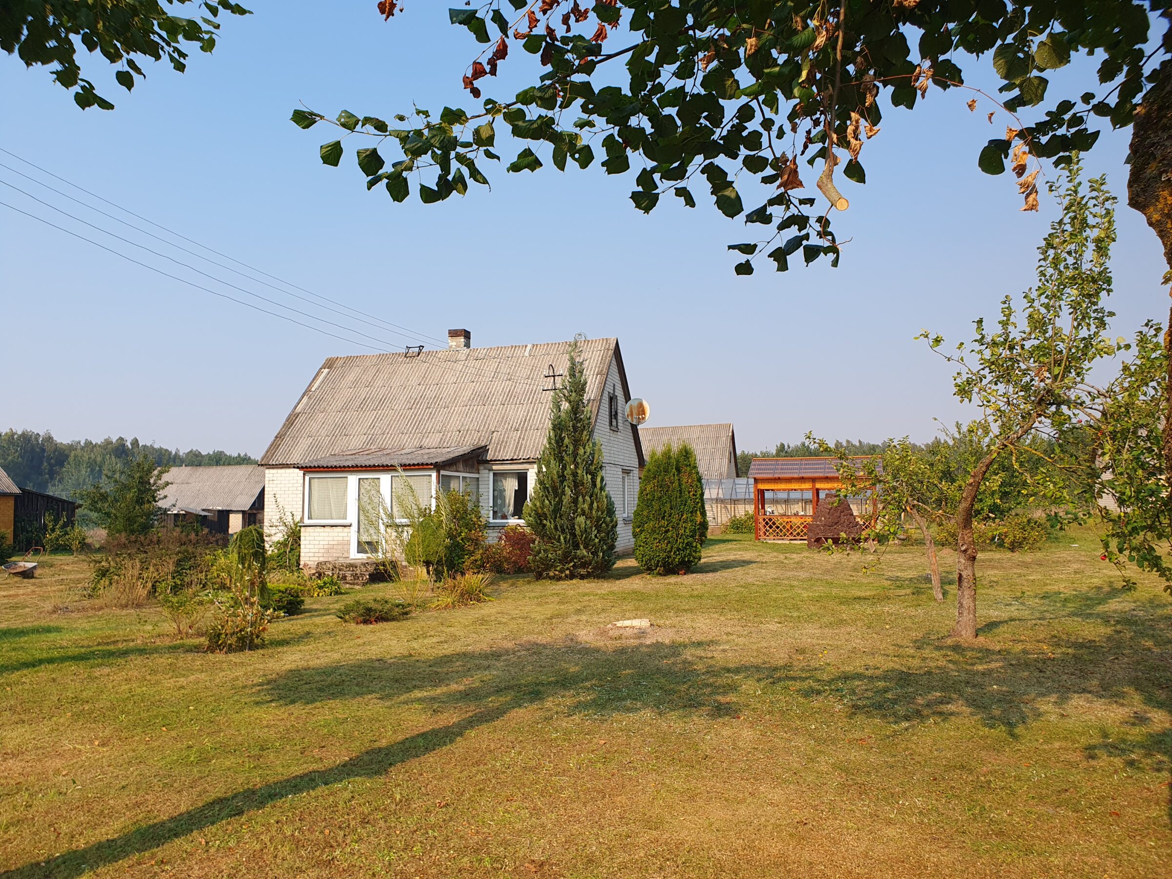 Anykščių rajone, Viešintėlių kaime parduodamas tvirtas, tvarkingas 71kv.m. ploto namas su 25 arų sklypu.